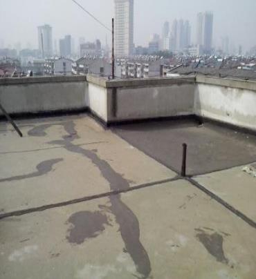 虹口漏水维修 楼顶漏水是什么原因，楼顶漏水维修方法是什么?